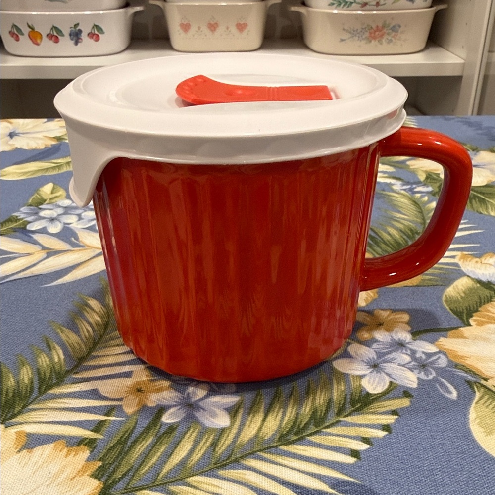 Corningware Red 20 ounce mug